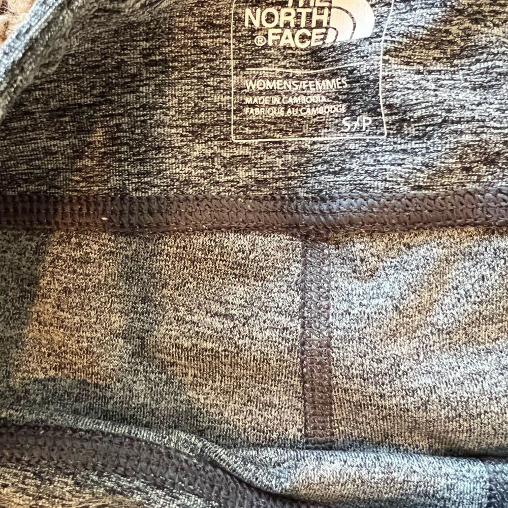 The Northface grey and black workout yoga capris - Picture 4 of 4